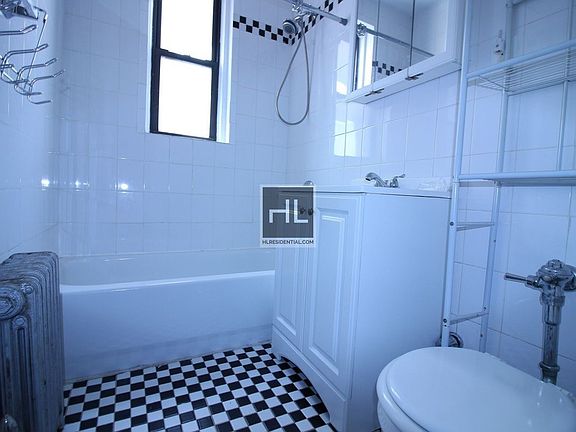 3rd image of 2808 35th St APT 4C