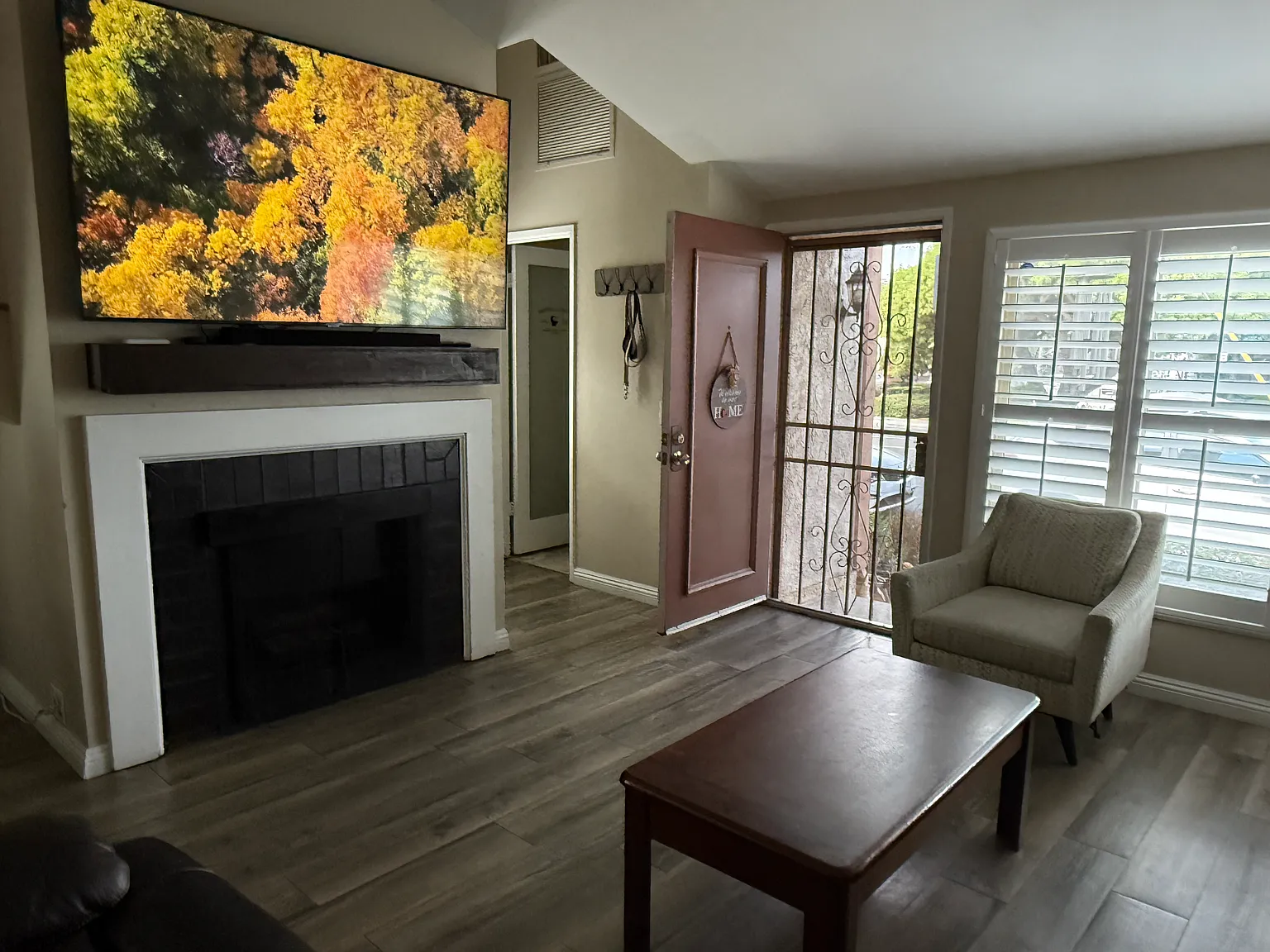 2 bed, 979 sqft, $3,375 — Photo 2