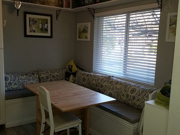 Dining area, build in bench