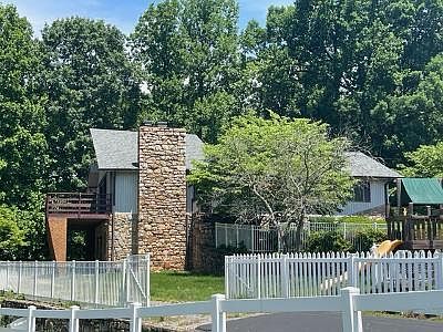 1st image of 261 Stonebridge Dr