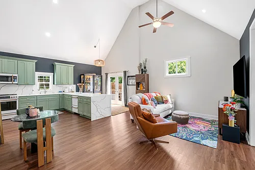 3 Deering St Photo 1