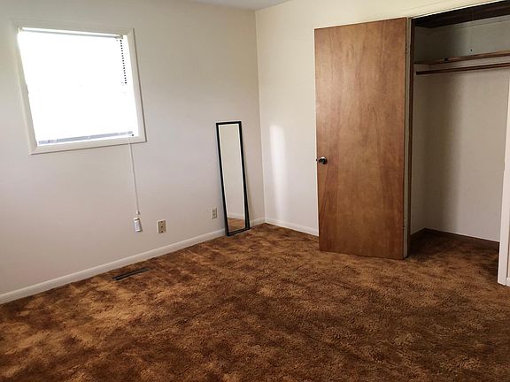 5th image of 1710 Wells Dr