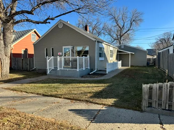 909 5th St SW, Minot, ND 58701