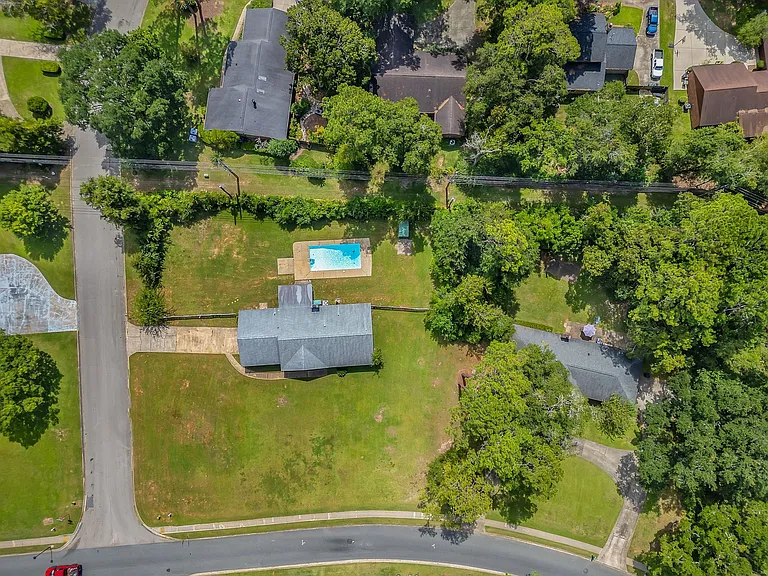 2613 Killarney Way — Photo 8