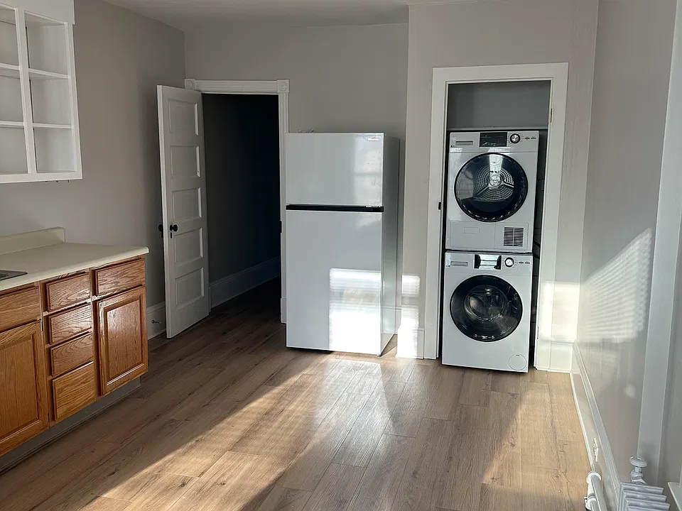 528 Prince St #2