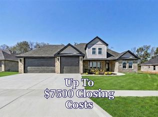 1361 Greyback Ln, Centerton, AR 72719