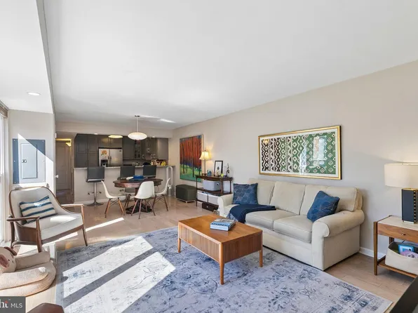130 Spruce St APT 23B, Philadelphia, PA 19106