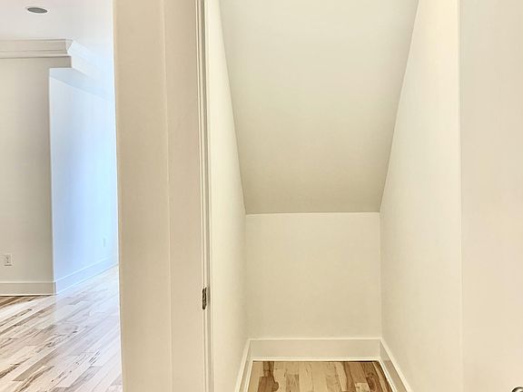 5th image of 29 W Wildey St #1A
