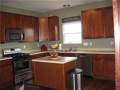 Gorgeous kitchen - that center island is electrical!