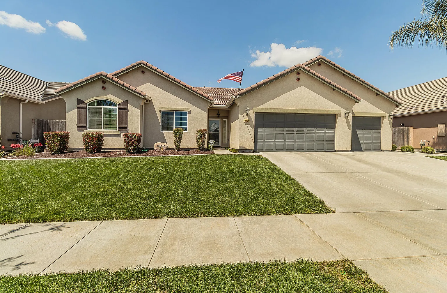2338 W Glendale Avenue photo 1