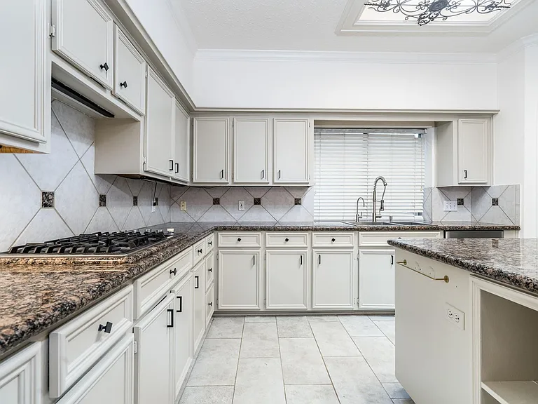 14207 Vista Mar Cir — Photo 10