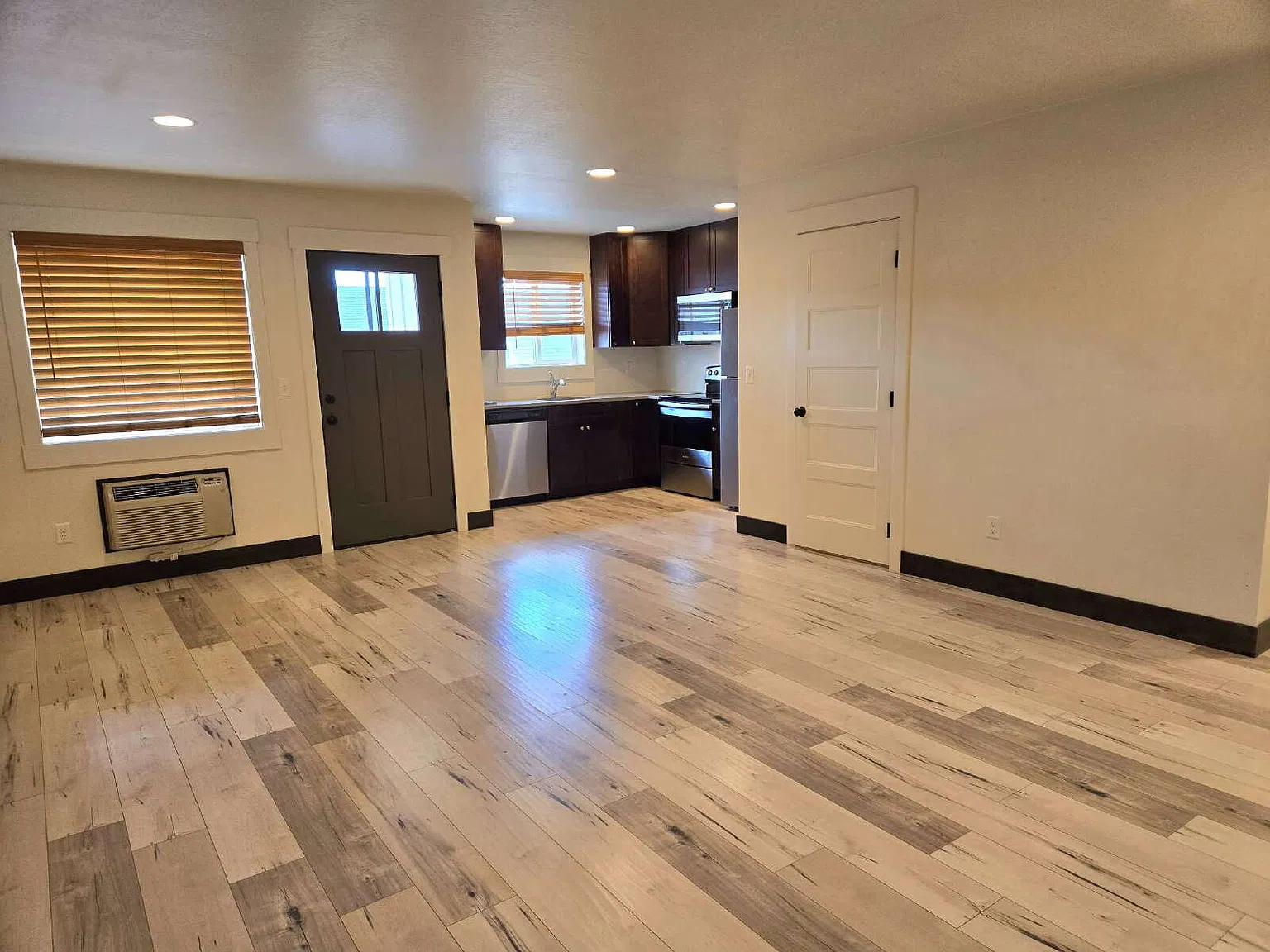 2 bed, 2.0 bath, 1050 sqft, $1,530 — Photo 3