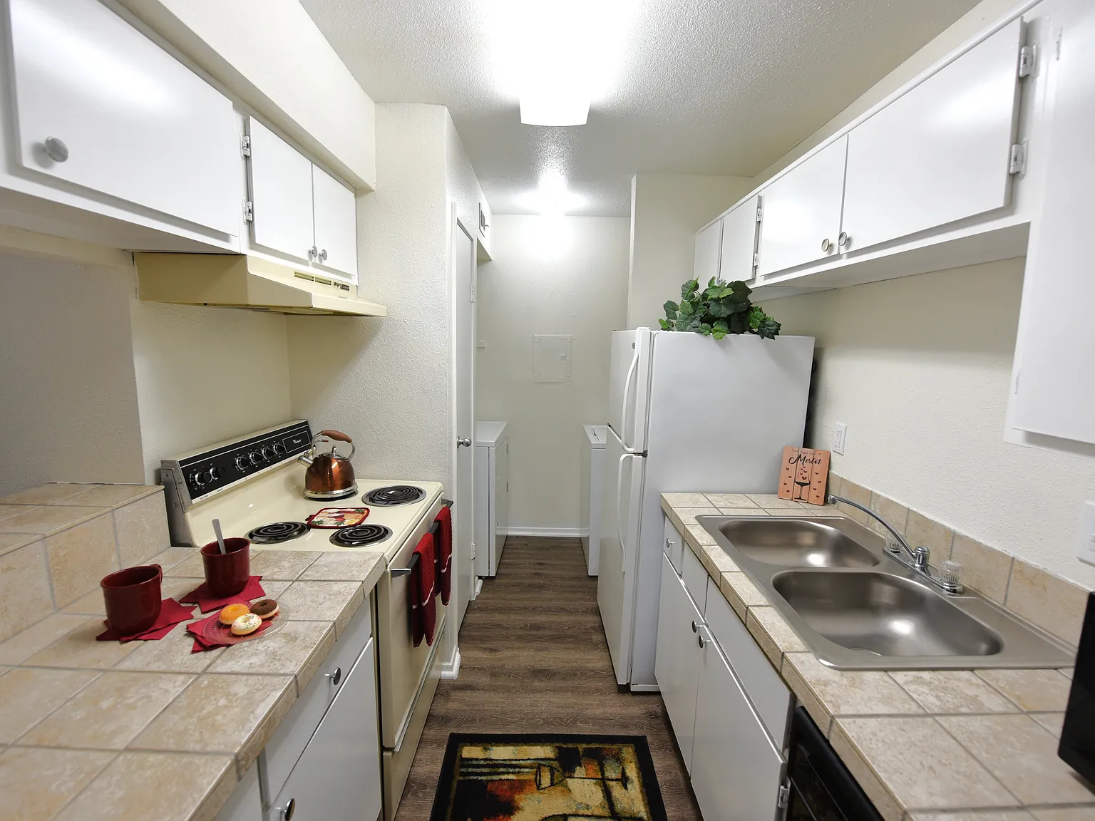 Wilshire Park Apartments — Photo 3