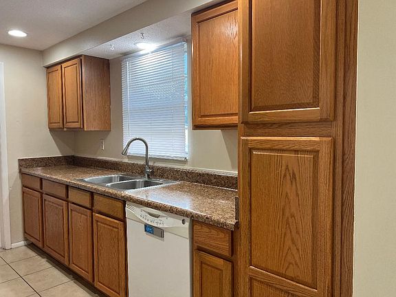 4th image of 21504 Shannon Ave