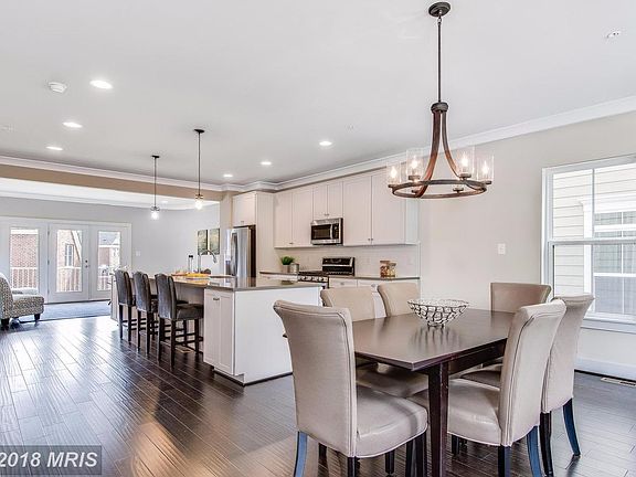 3rd image of 218 Caulfield Ln