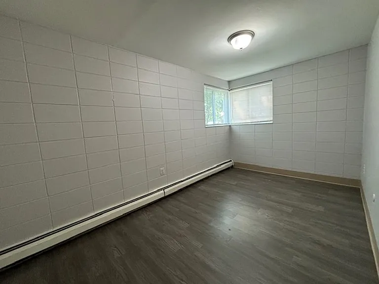 Apartment off 28th and Clyde Park Available — Photo 53
