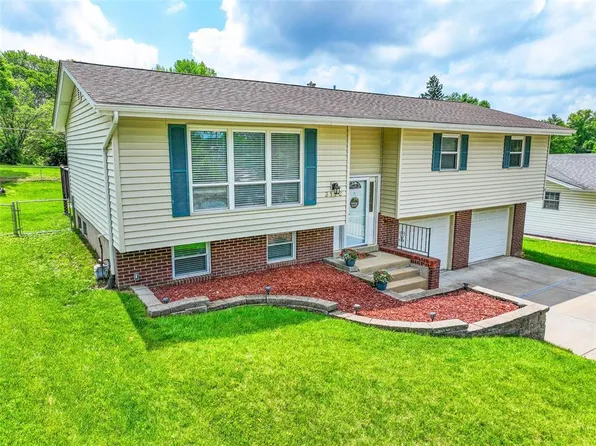 3112 Mockingbird Dr, Saint Charles, MO 63301