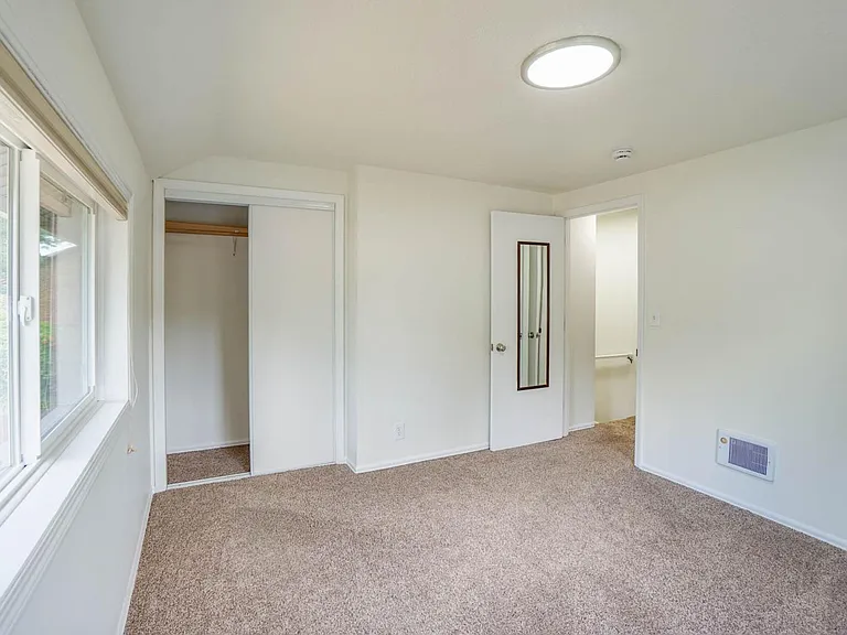 1655 Douglas St — Photo 27