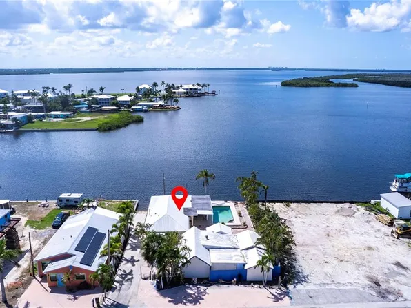 4741/4743 Pine Island Rd NW, Matlacha, FL 33993
