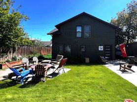 1460 W 28th St
