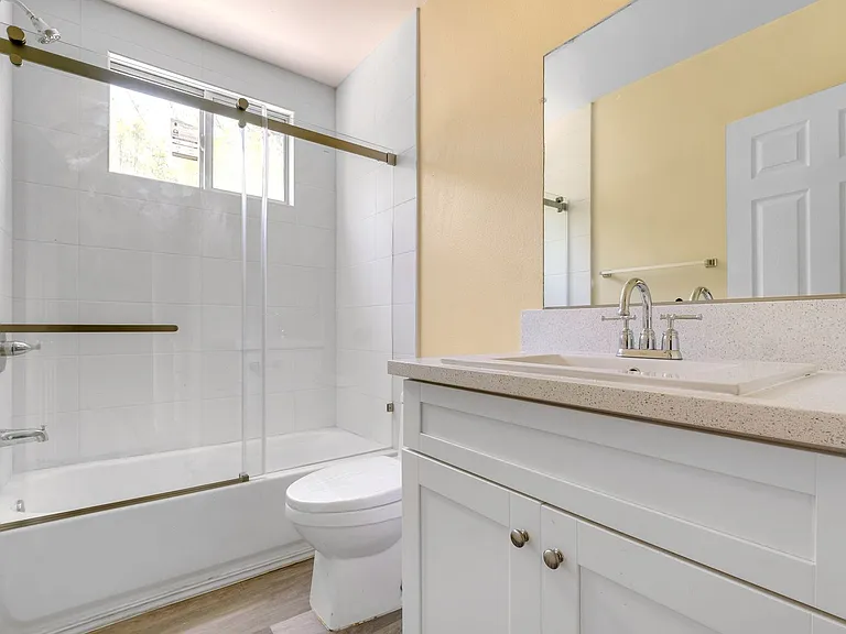 1070 W Kensington Rd #2 — Photo 12