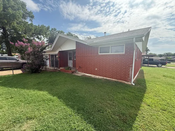 1700 N Janeway Ave, Moore, OK 73160