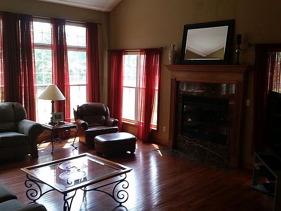 3rd image of 1713 Cameron Ct