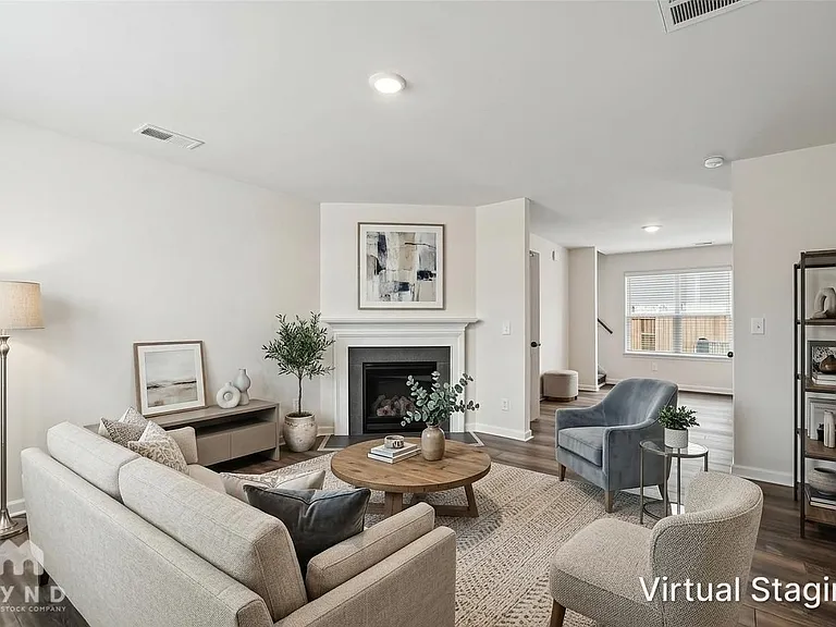 1052 Jaxson Terry Ln — Photo 3