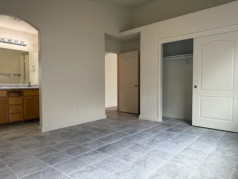 614 Barbara Ct — Photo 12