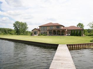 21280 Sanford Landing Dr, Cassopolis, MI 49031