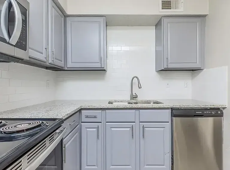 Blakely Apartments — Photo 10