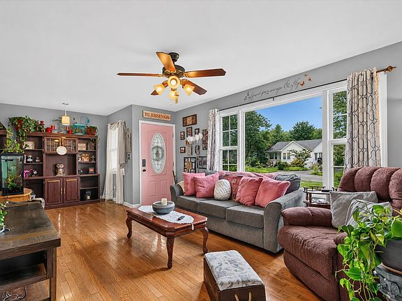 5th image of 903 Hickory St