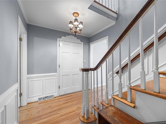 5th image of 301 Jones St