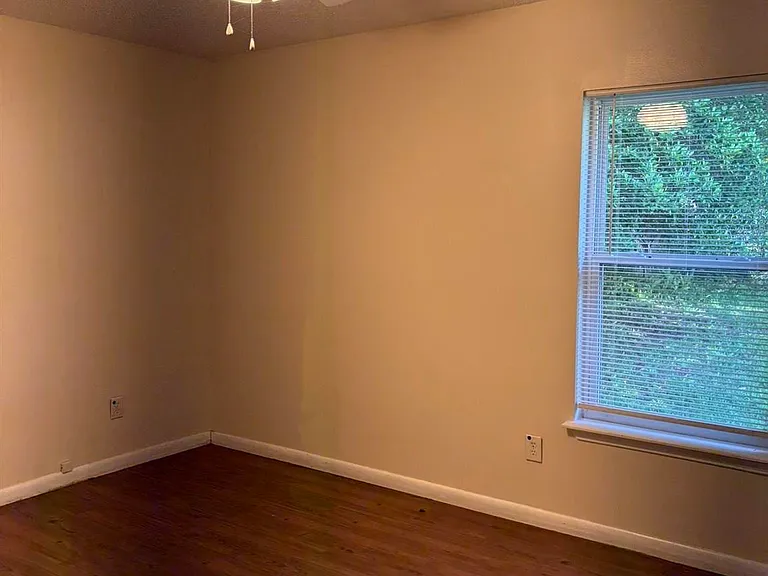 3255 Maplewood Dr — Photo 11