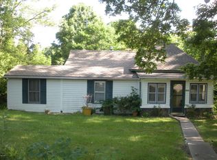 240 New Campfire Rd, Carbondale, IL 62903