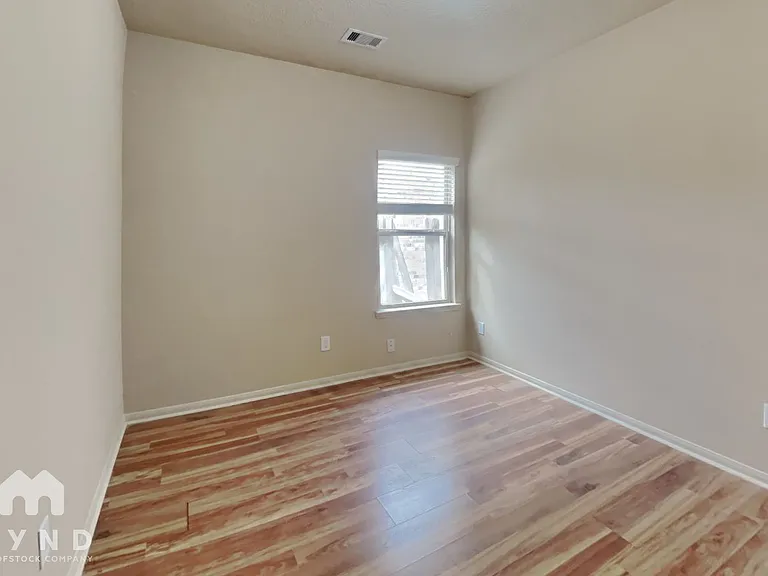 1411 Cameron Park Ln — Photo 14