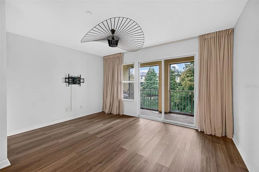 2 bed, 2.5 bath, 1200 sqft, $2,250 — Photo 2