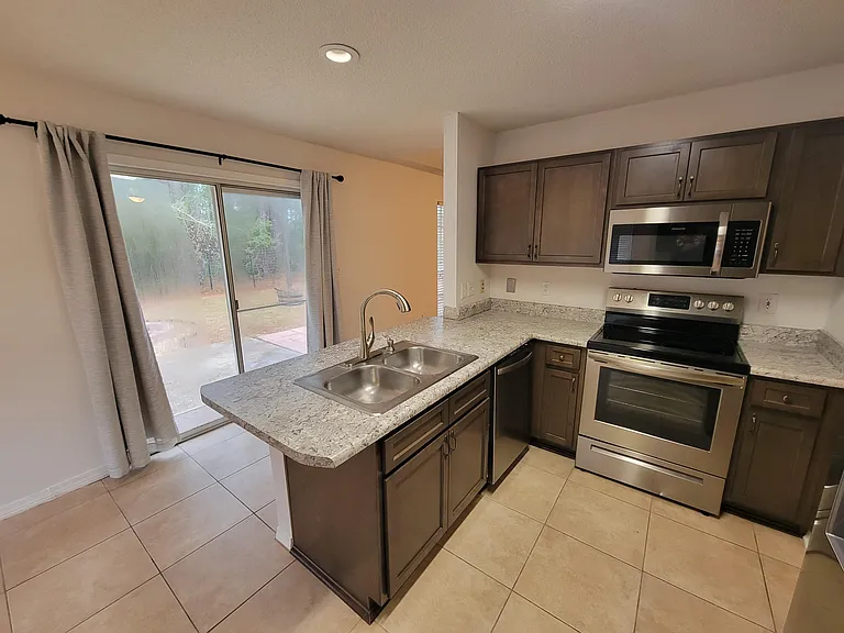 2405 Hemlock Dr — Photo 9