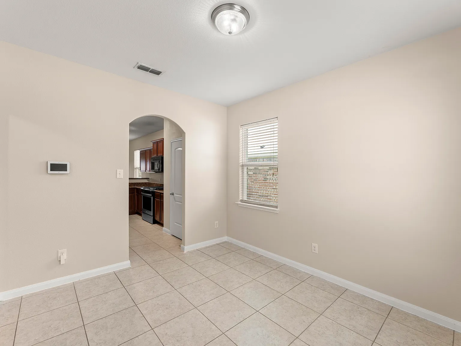 3 bed, 1608 sqft, $2,200 — Photo 2