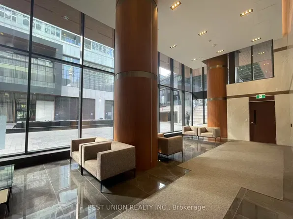 17 Bathurst St #3910, Toronto, ON M5V 2N9