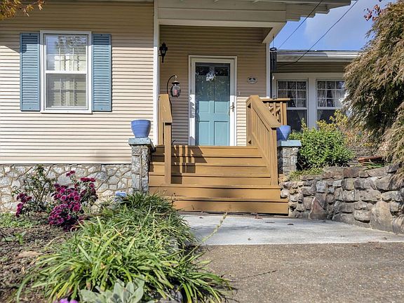 5th image of 3305 Alta Vista Dr