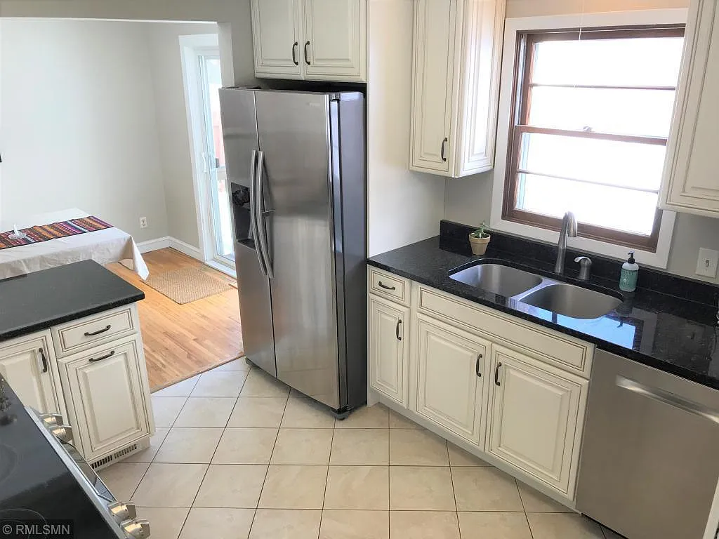 4 Bedroom Single Family Home — Photo 3