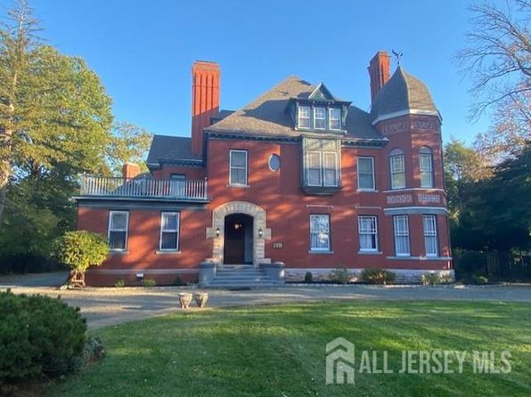 527-533 W 8th St APT B