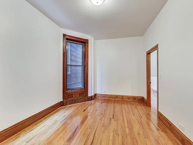 1138 W Addison St #1 — Photo 9