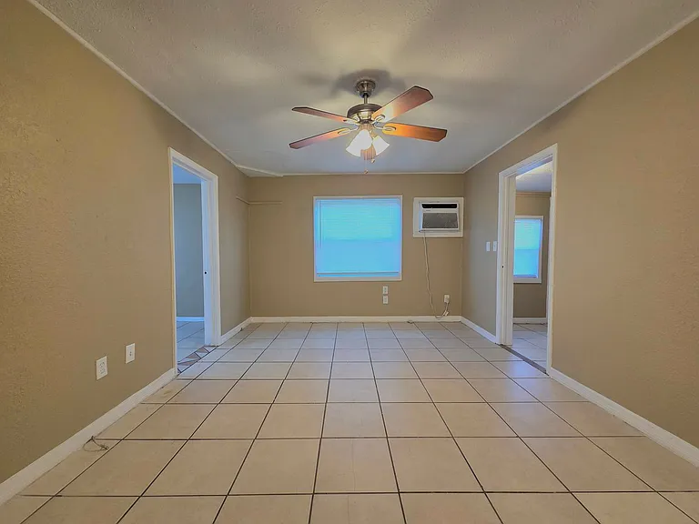 2253 Golfview St — Photo 16