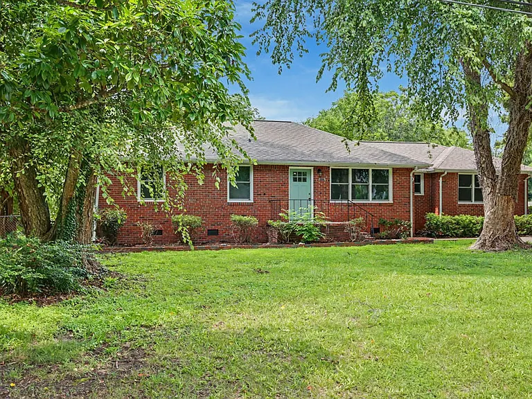 1221 Burlington Rd — Photo 3