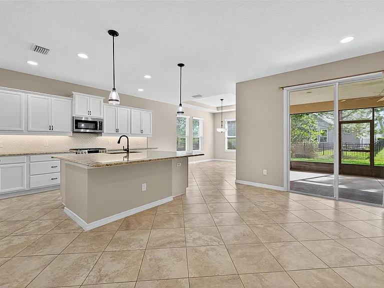 3637 NW 56th Ave — Photo 16