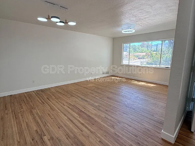 1317 Espanola St NE — Photo 3
