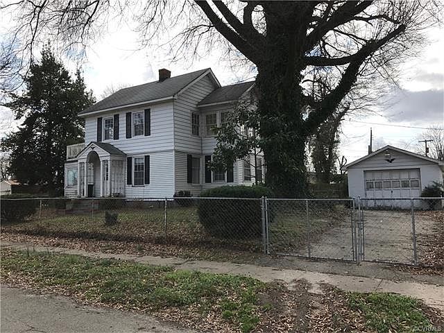 2nd image of 1100 Park St