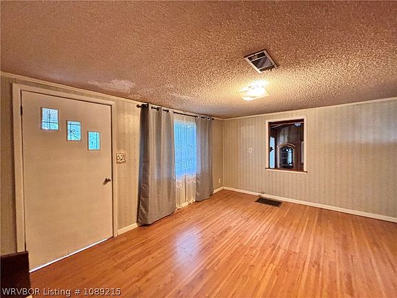 3rd image of 415 N Vine St
